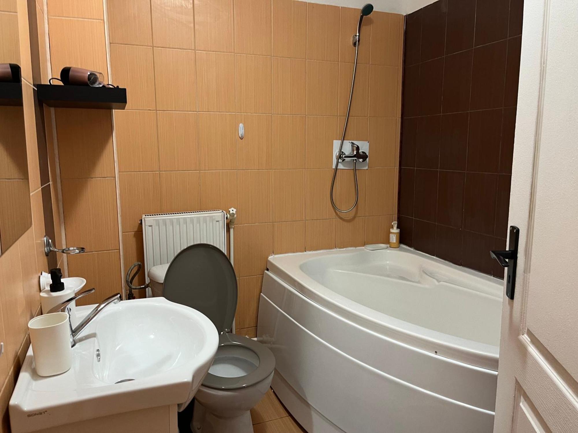 Steve Rooms Iasi Eksteriør bilde
