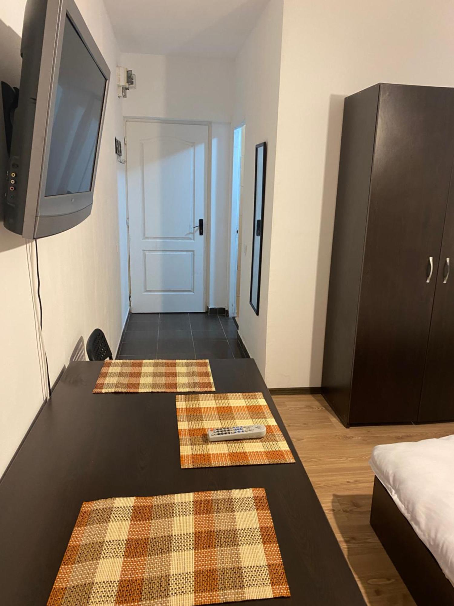 Steve Rooms Iasi Eksteriør bilde